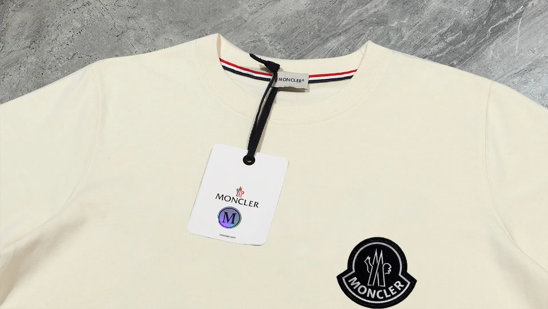 【 In Stock】 〖 𝐌𝐎𝐍𝐂𝐋𝐄𝐑~ 〗 440g ， 😎 ， ， Factory 2025 T ， ， Premium LOGO， Same Style ：Black White Size：S M L XL 2XL